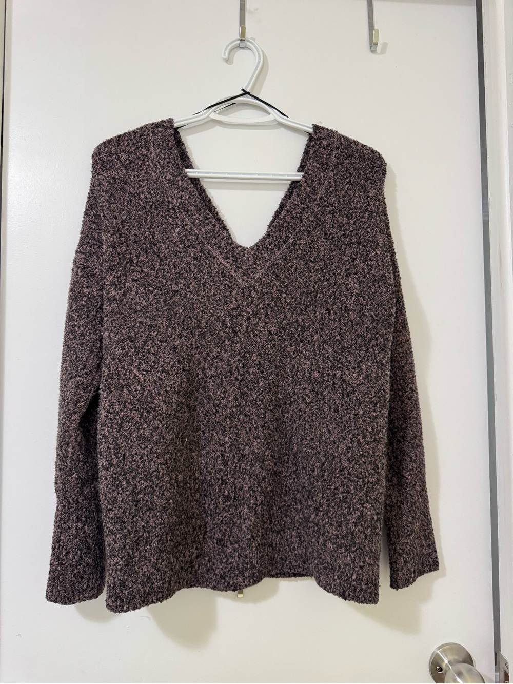 Dynamite Cozy Bouclé V-Neck Sweater in Mauve